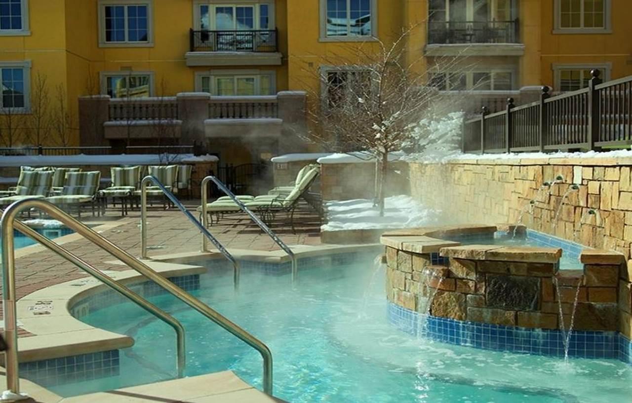 Legendary Lodging At The Ritz Vail Kültér fotó