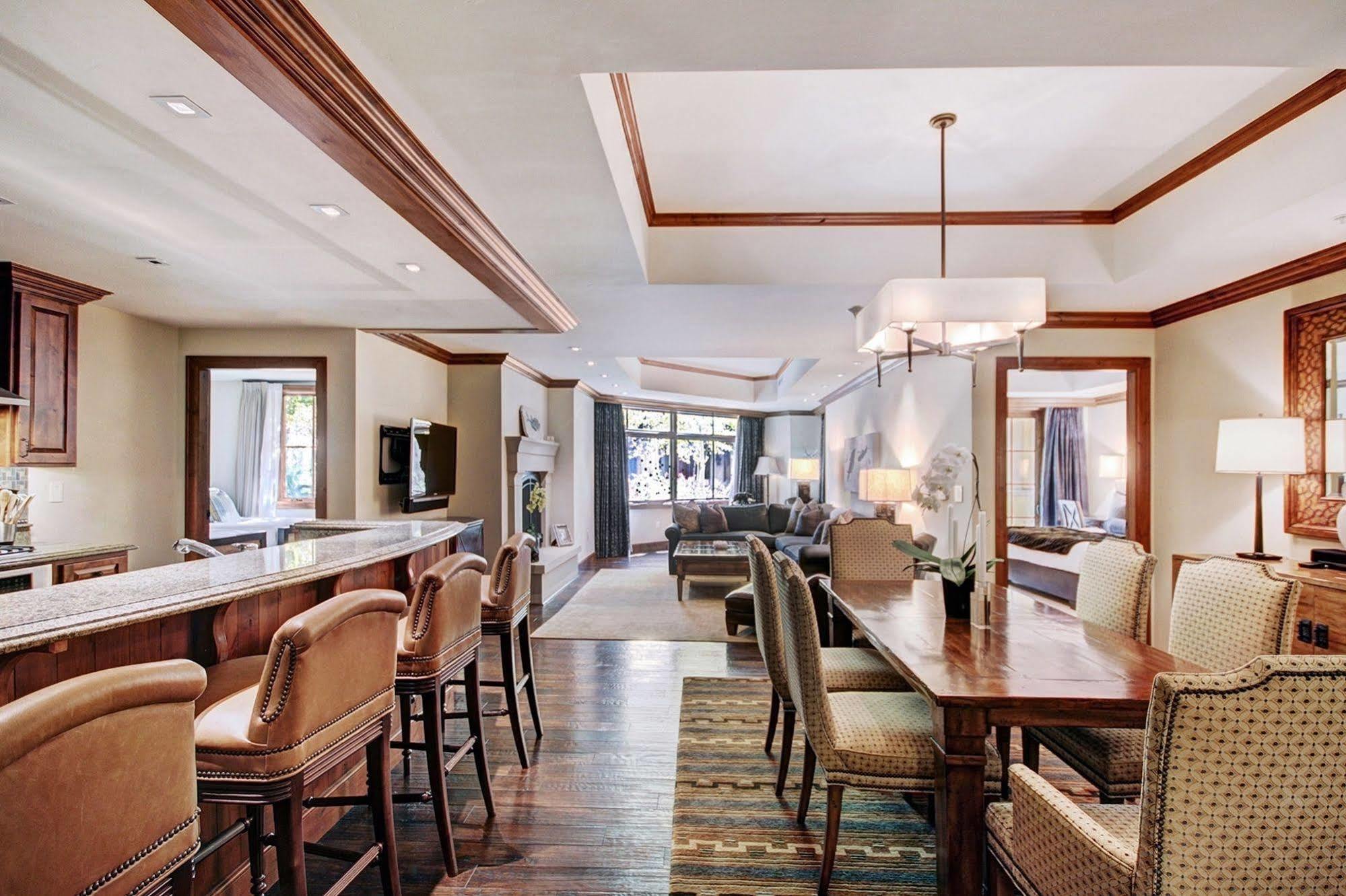 Legendary Lodging At The Ritz Vail Kültér fotó