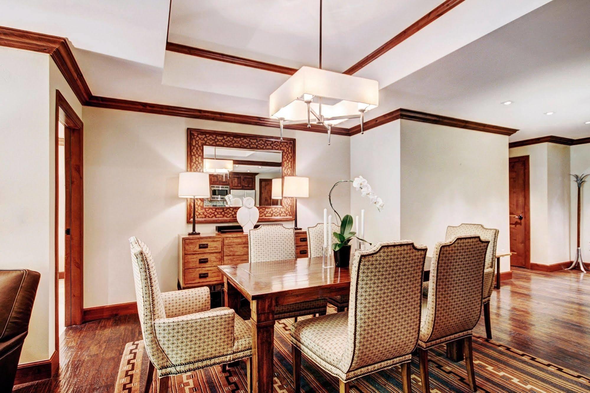 Legendary Lodging At The Ritz Vail Kültér fotó